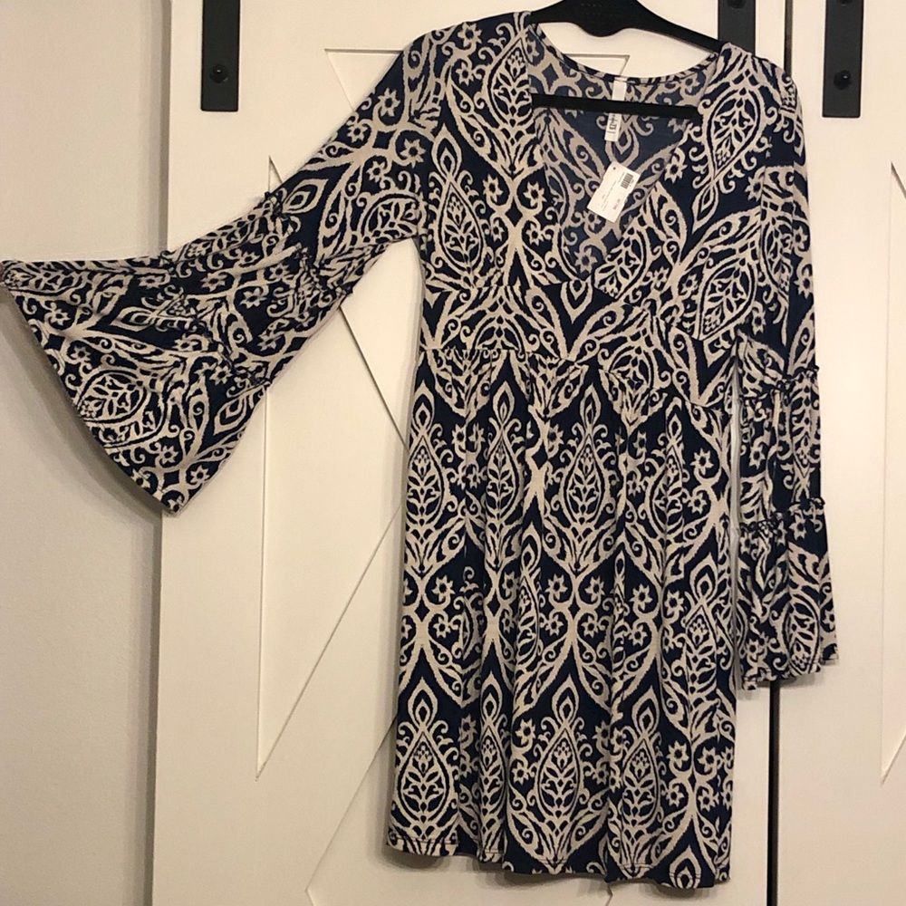 Navy/cream deep v-neck dress